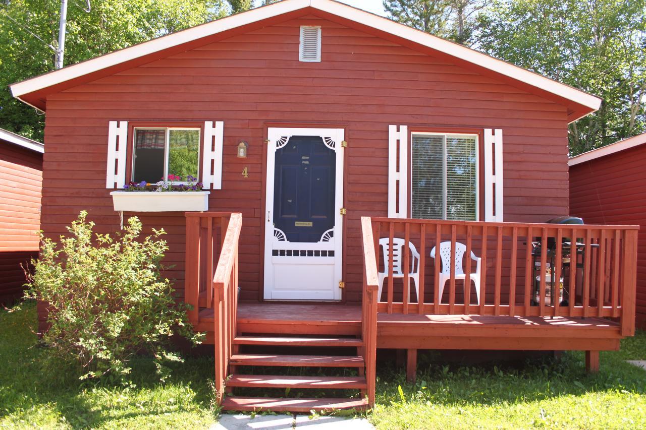 Lush'S Cottages Cormack エクステリア 写真